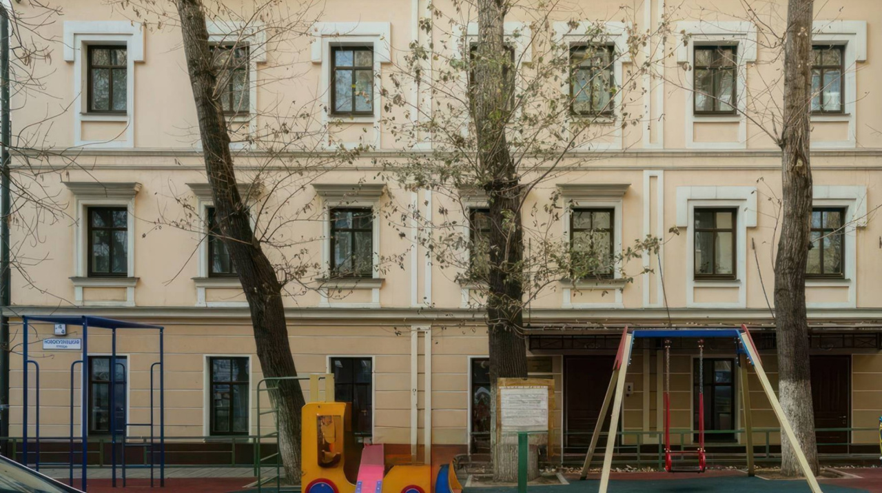 фасад дома, здание по адресу г Москва, ул Новокузнецкая, д 4 стр 4